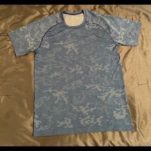 Men’s Medium Lululemon Vent Tech Shirt